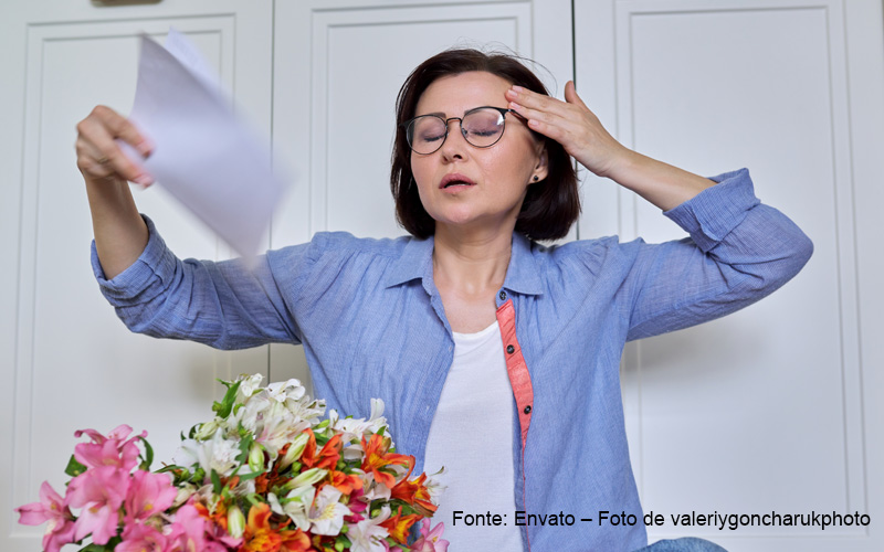 Climatério: sintomas do período que anuncia a menopausa